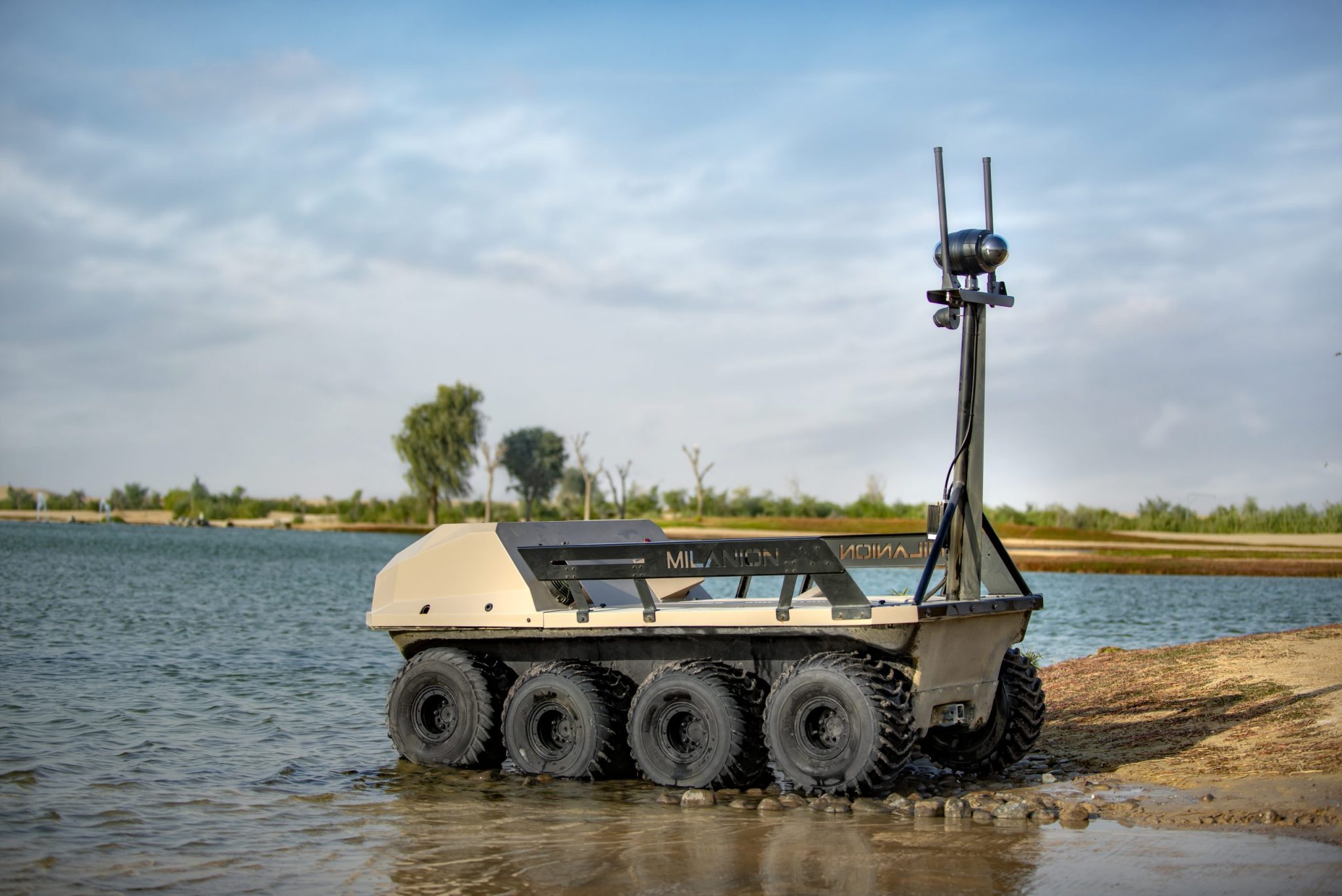 Skylock Raptor IDEX 2023: Milanion combines Skylock C-UAS with AgemaUGV amphibious ...